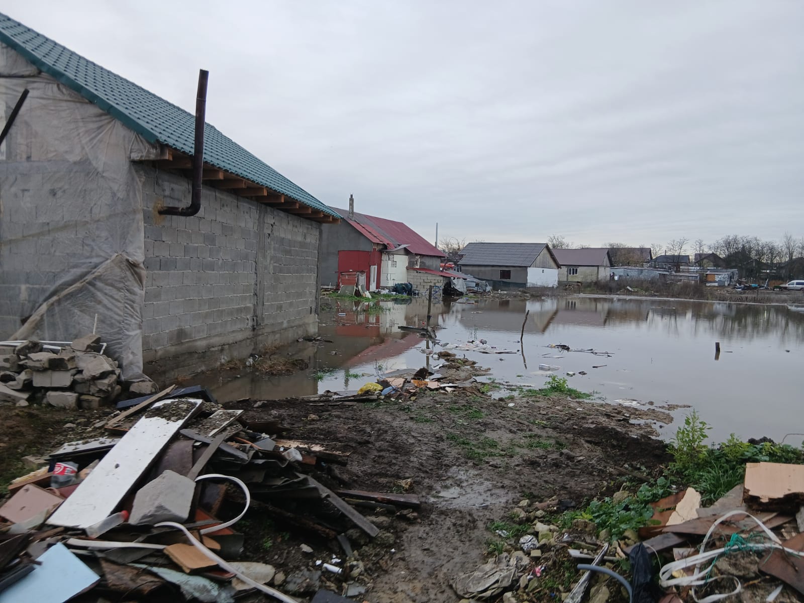 VIDEO: Curți inundate la Podoleni, Galați