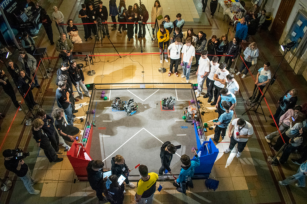 FOTO: „Marea Unire a Roboticii”, ediţia a III-a – două zile de energie, inovaţie şi tineri vizionari la Galaţi