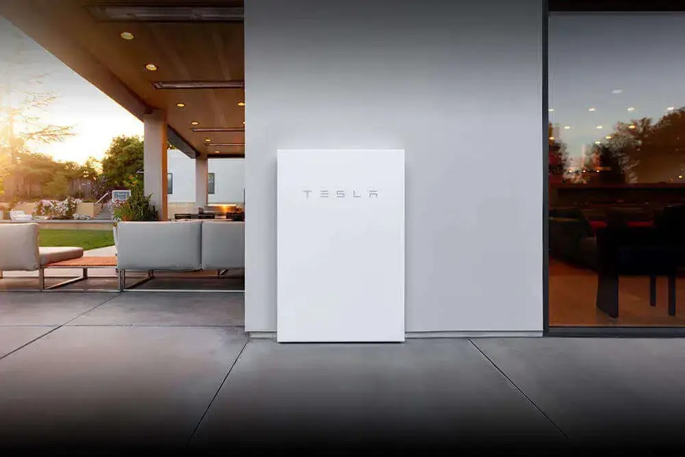 Tesla Powerwall 2, sub semnul incendiilor: rechemare globală şi întrebări incomode despre siguranţă