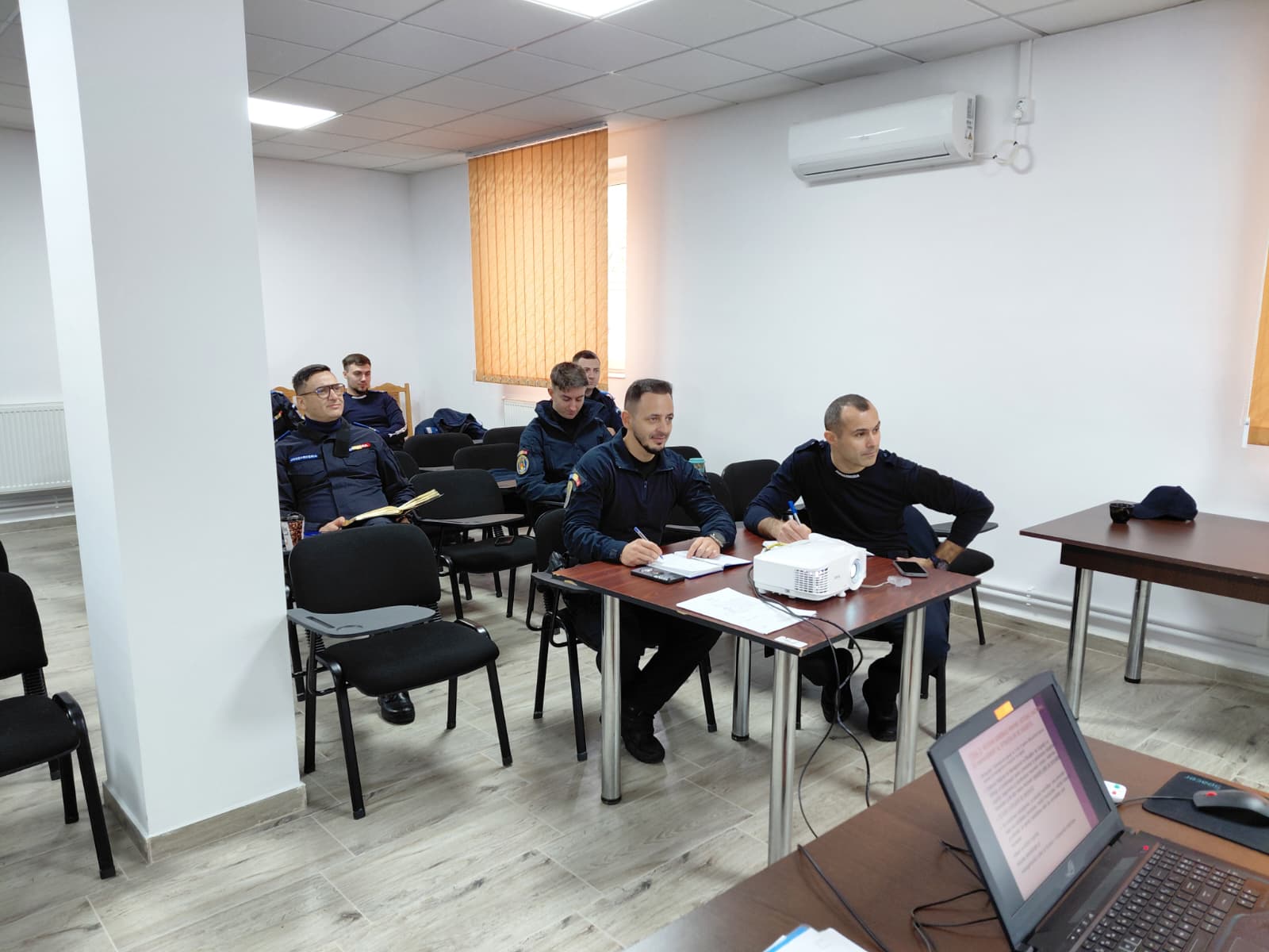 FOTO: Jandarmii gălăţeni îşi întăresc pregătirea pentru gestionarea dezastrelor