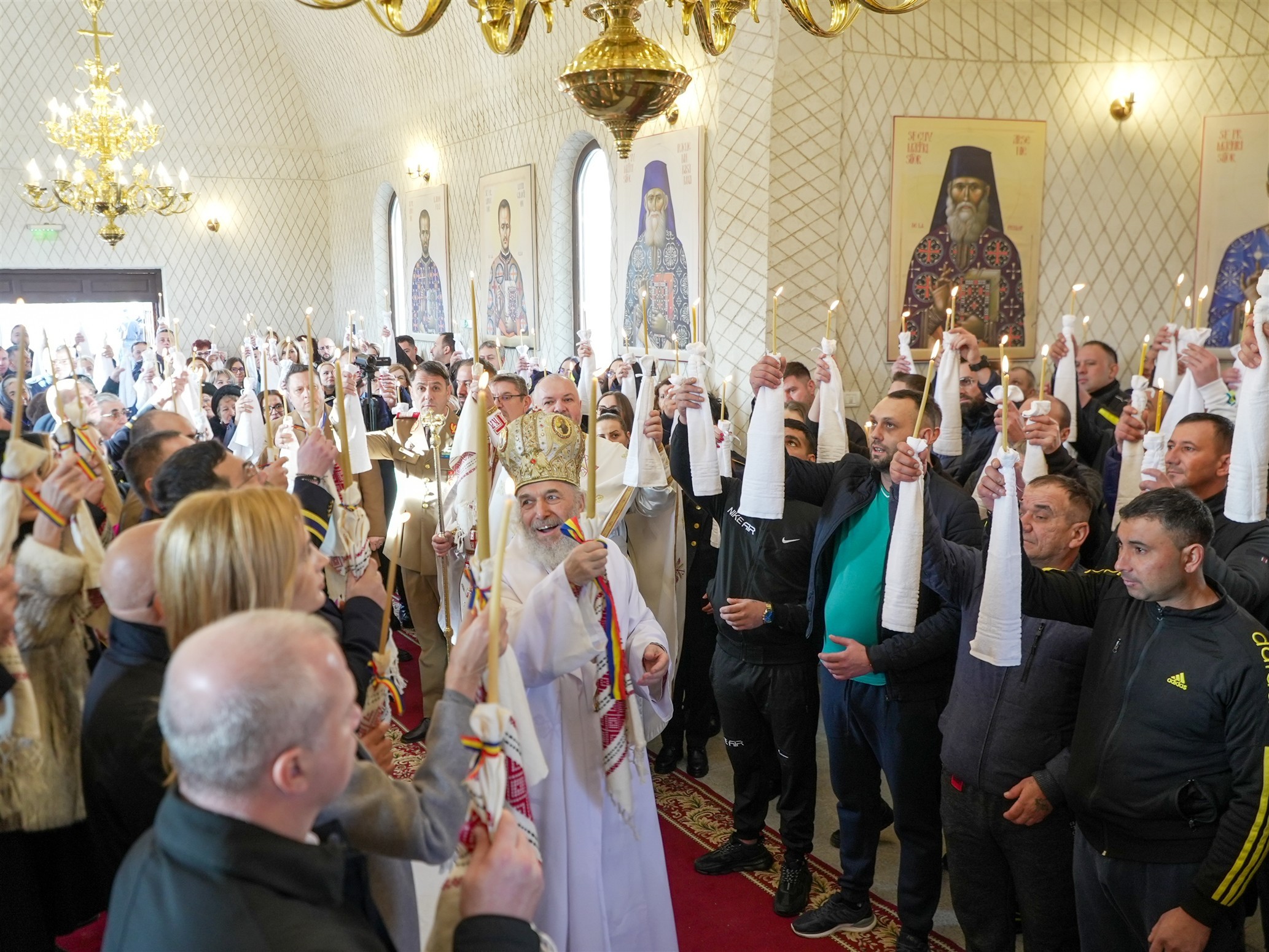 FOTO: Sfinţirea bisericii din cadrul Penitenciarului Galaţi