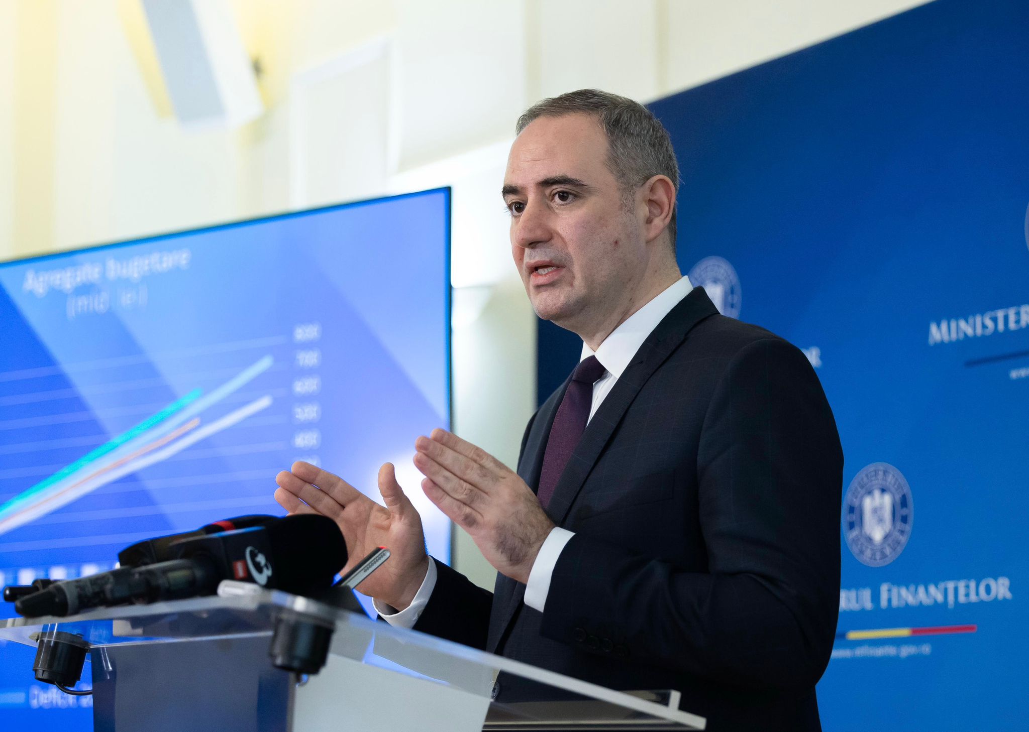 Ministerul Finanţelor transferă peste 2 miliarde de lei pentru plata unor datorii la Sănătate şi MAE