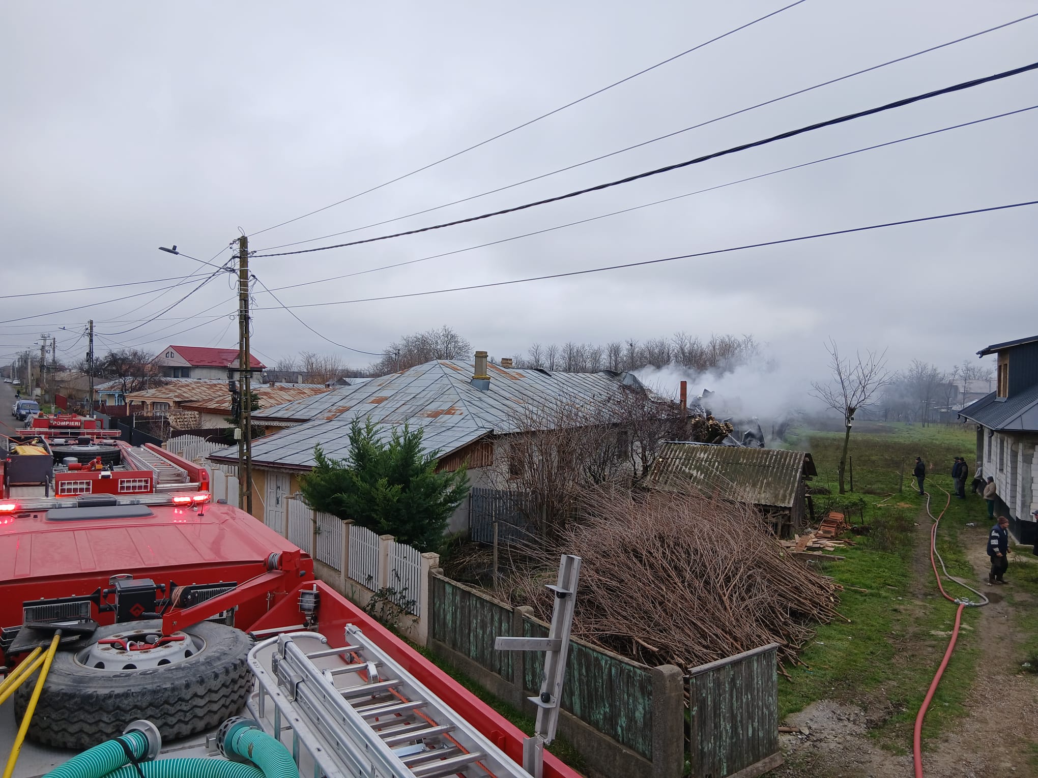 FOTO: Incendiu în localitatea Tudor Vladimirescu